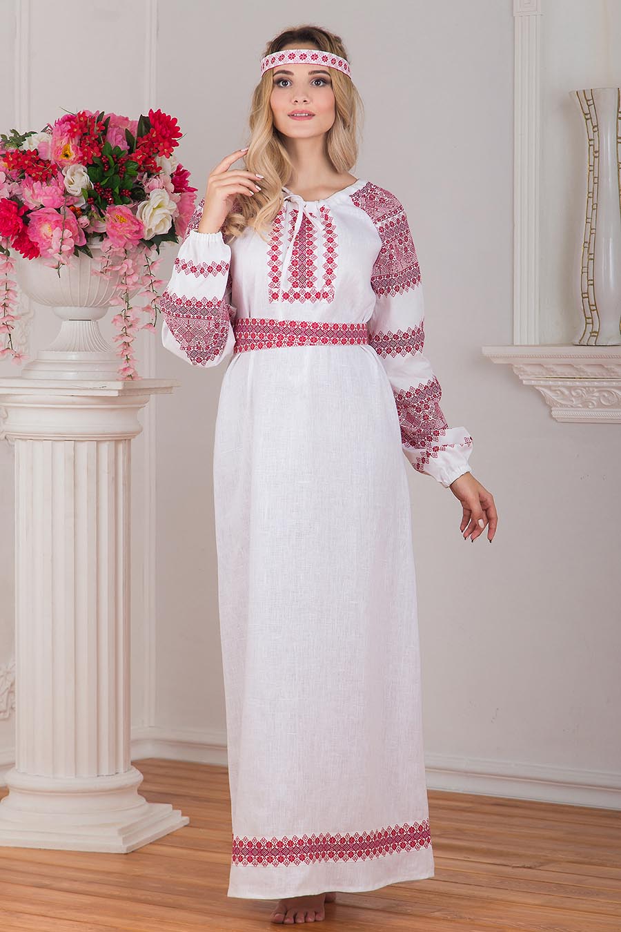 Women in Slavic costumes in Columbus