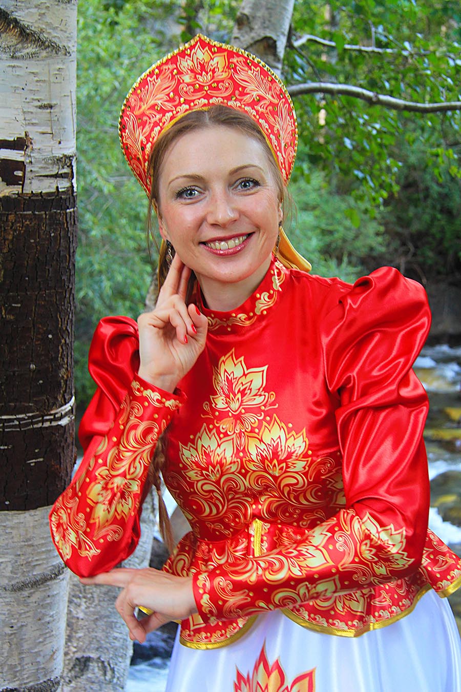 Women in Slavic costumes in Columbus