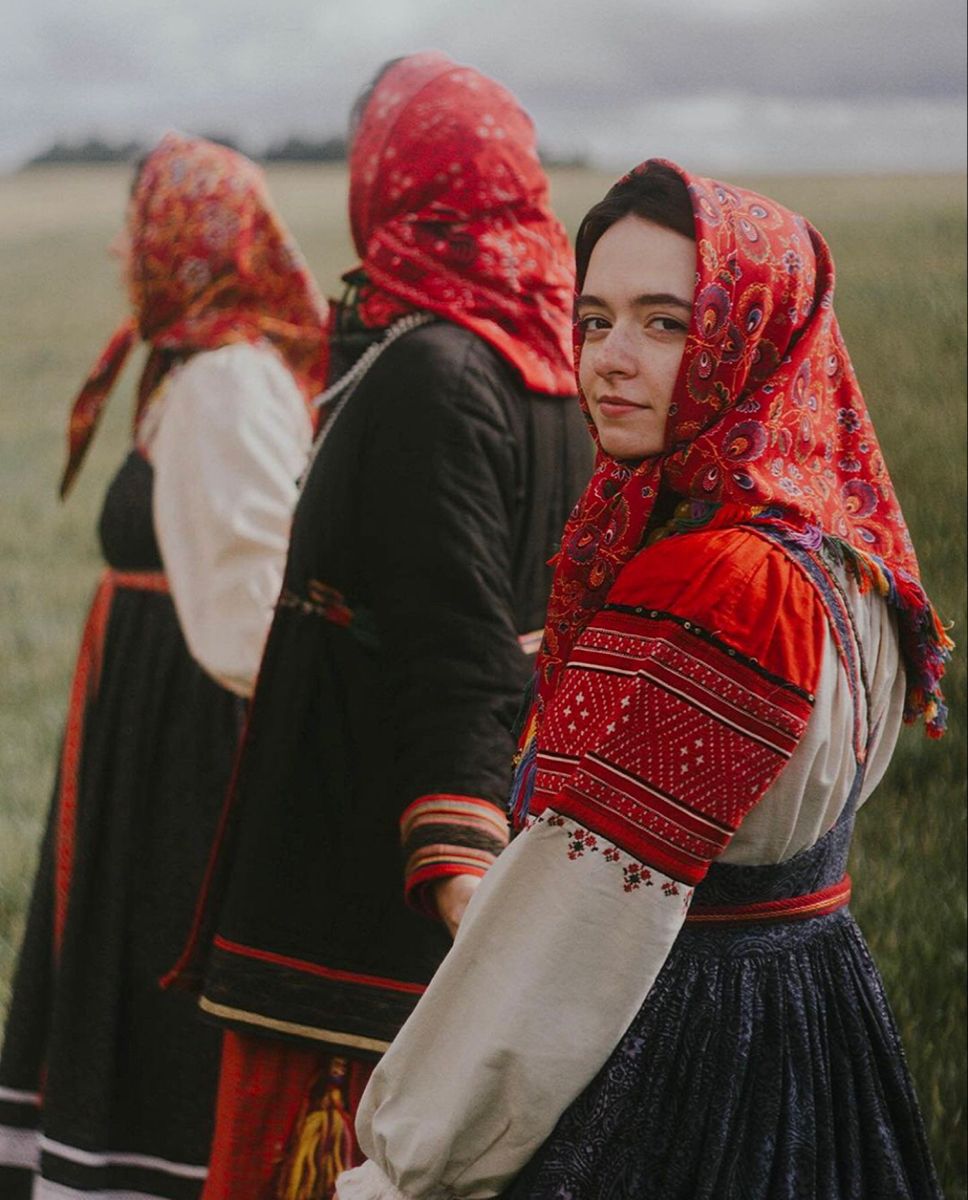 Women in Slavic costumes in Columbus