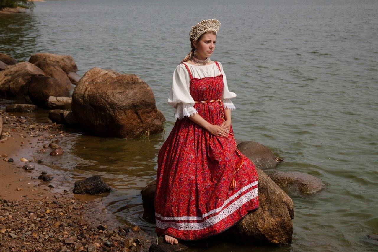 Women in Slavic costumes in Columbus