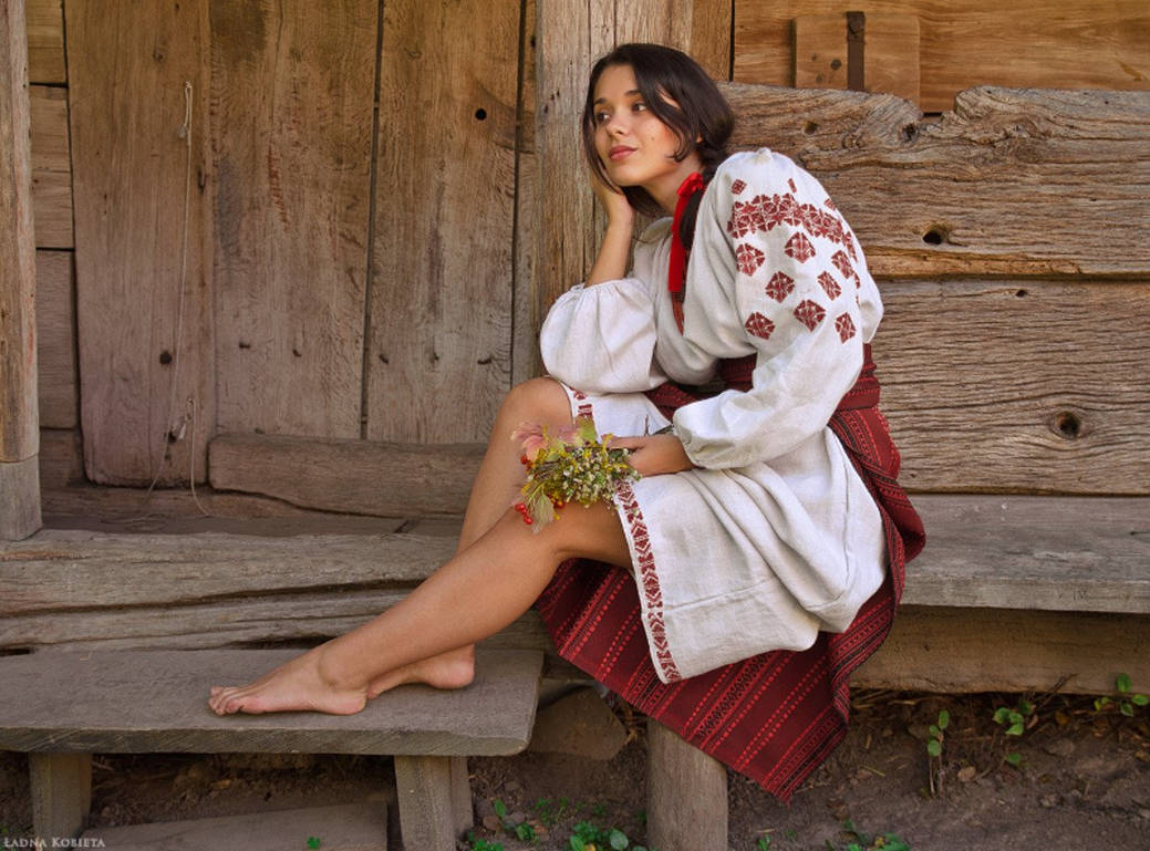 Women in Slavic costumes in Columbus