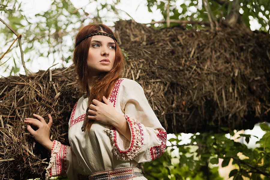Women in Slavic costumes in Columbus