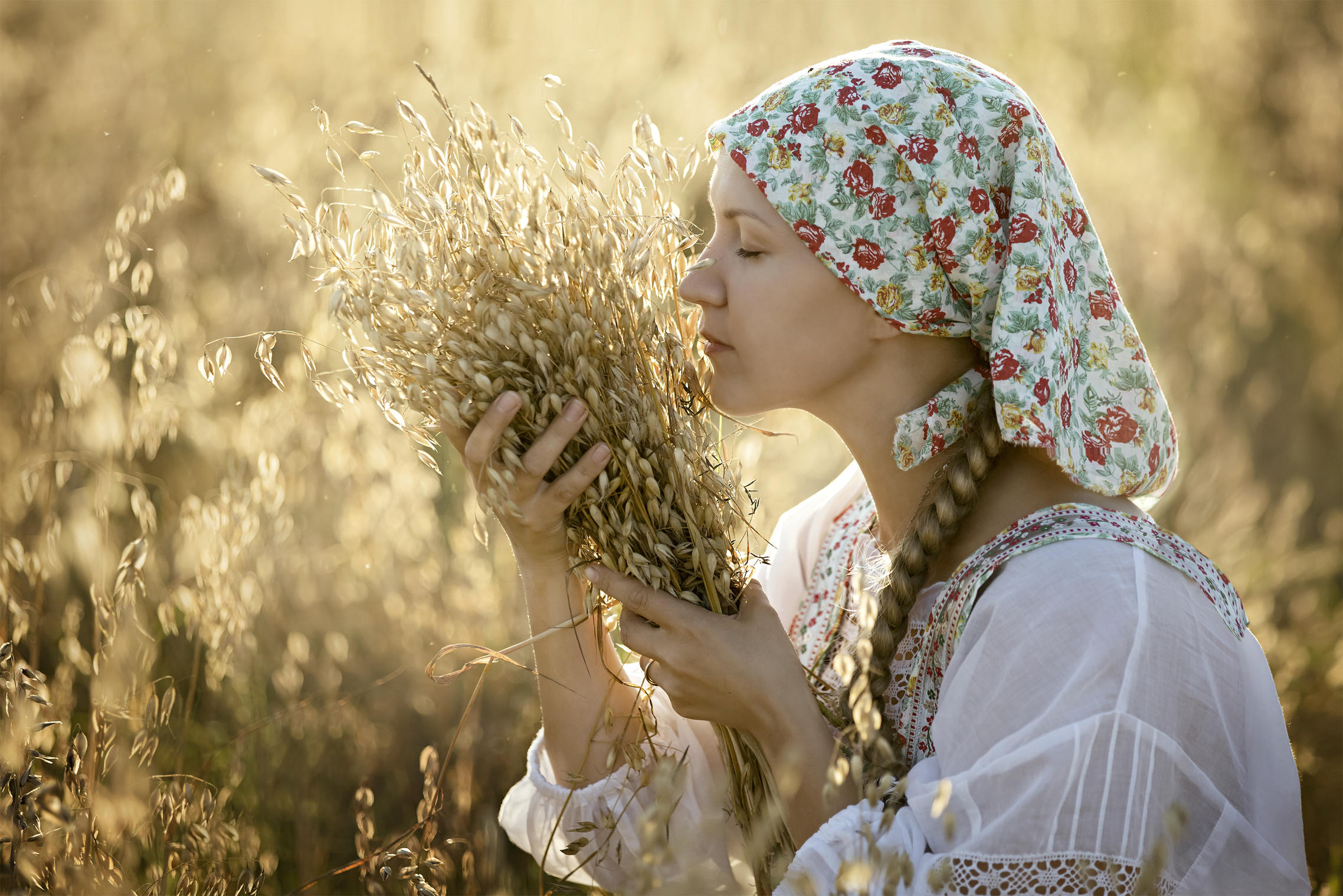 Photo Women in Slavic costumes in Columbus