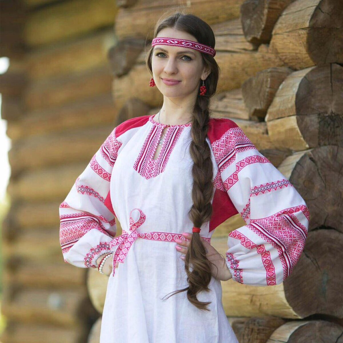 Girls in Slavic costumes in Columbus
