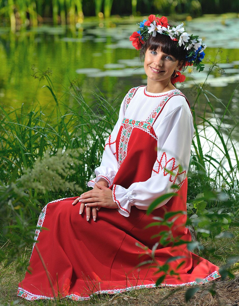Beautiful girl Girls in Slavic costumes in Columbus