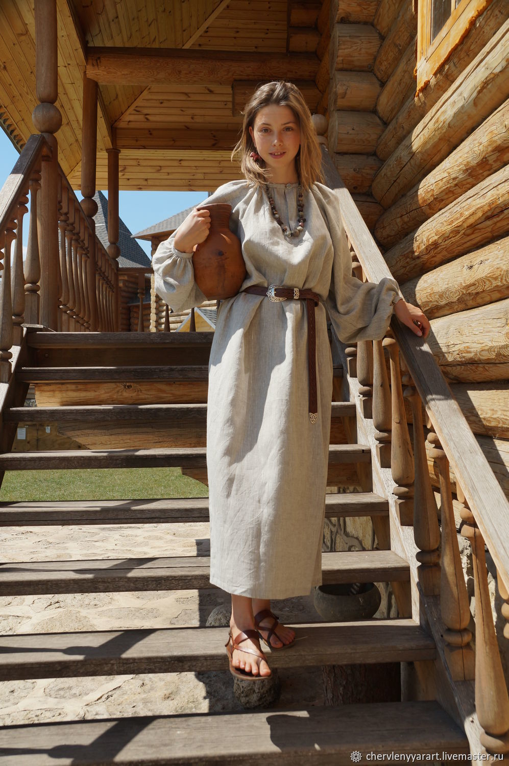 Girls in Slavic costumes in Columbus